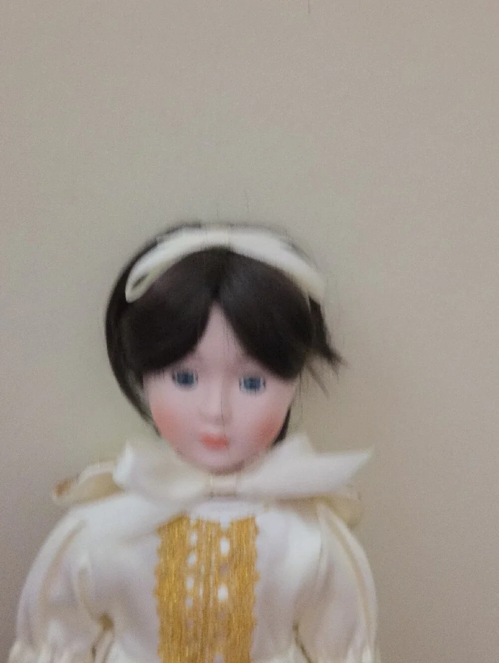 Vintage 1989 Snow White Porcelain Doll